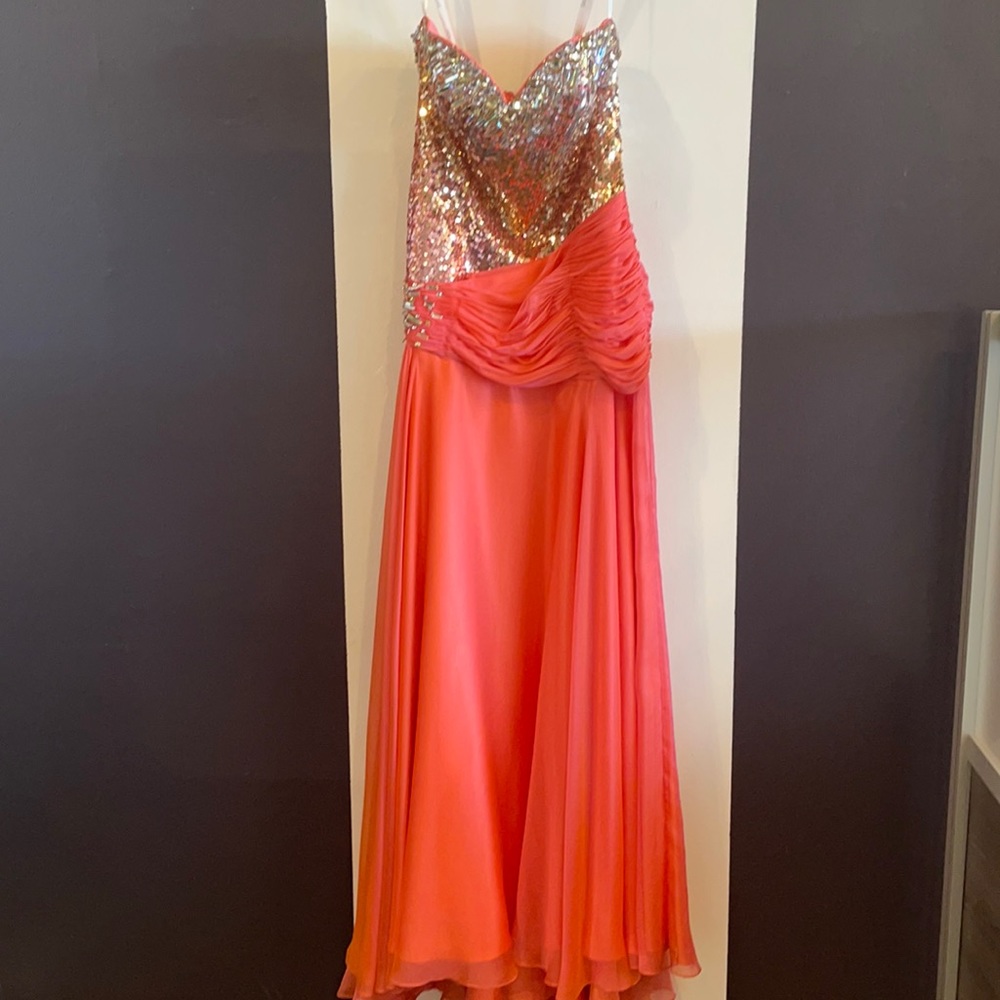 Tony Bowls size 10 strapless drop waist formal